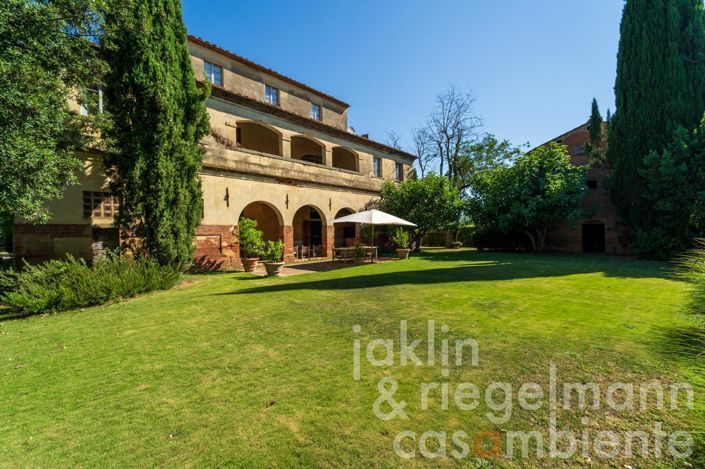 Image No.31-10 Bed Villa for sale