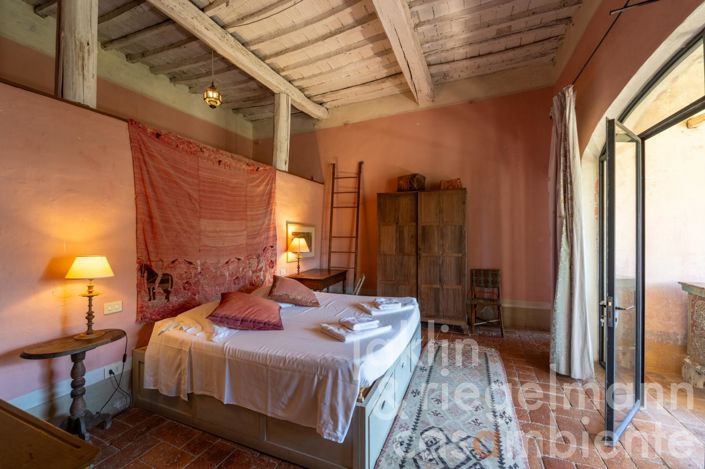 Image No.52-10 Bed Villa for sale