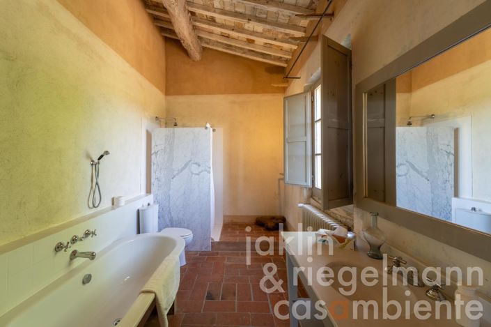 Image No.70-10 Bed Villa for sale