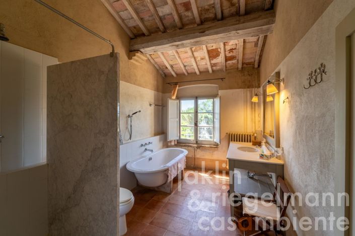 Image No.73-10 Bed Villa for sale