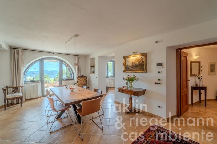 Image No.27-5 Bed Villa for sale