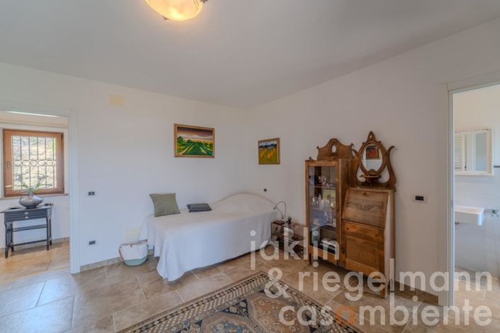 Image No.51-5 Bed Villa for sale