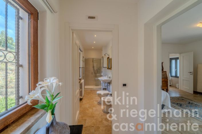 Image No.53-5 Bed Villa for sale