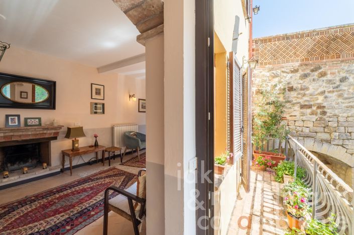 Image No.11-3 Bed Townhouse for sale