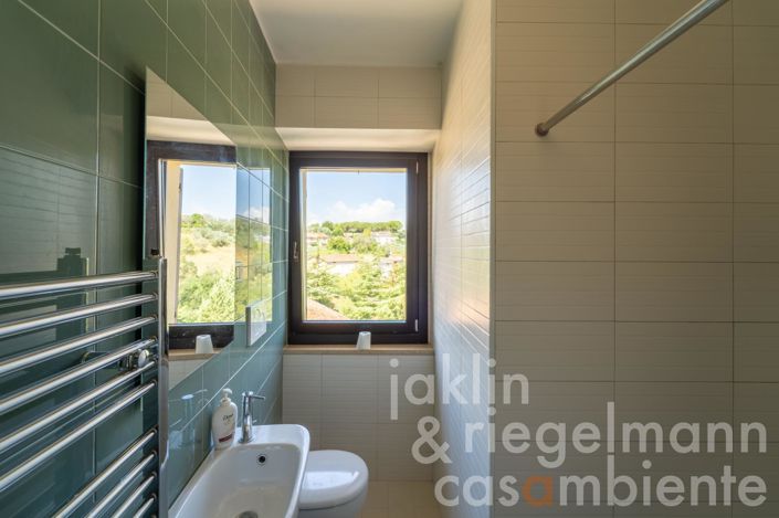 Image No.27-3 Bed Townhouse for sale