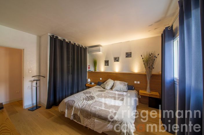 Image No.17-5 Bed Townhouse for sale