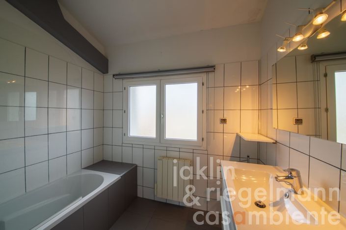 Image No.24-5 Bed Townhouse for sale