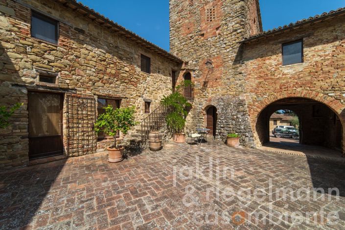 Image No.25-Maison de campagne de 7 chambres à vendre à Perugia