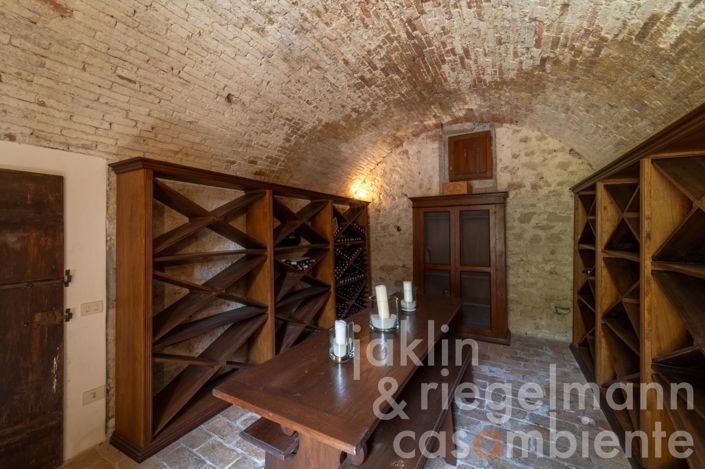 Image No.31-7 Bed Country House for sale