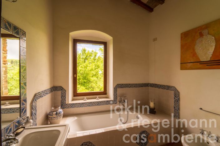 Image No.53-7 Bed Country House for sale