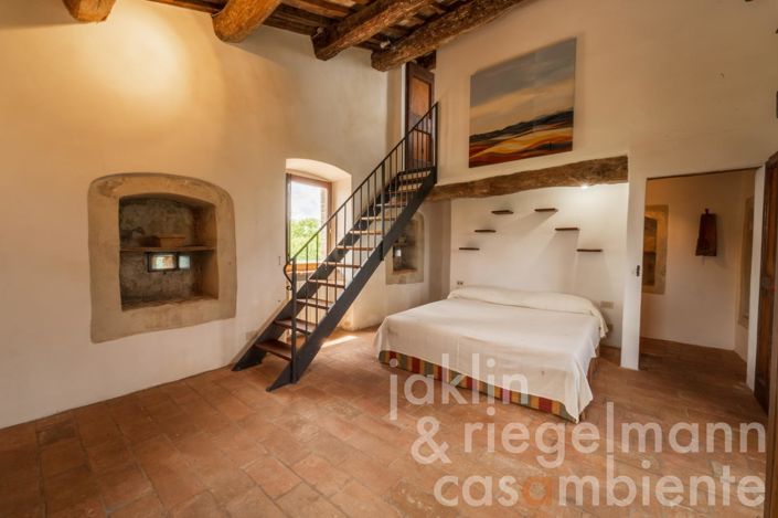 Image No.63-7 Bed Country House for sale