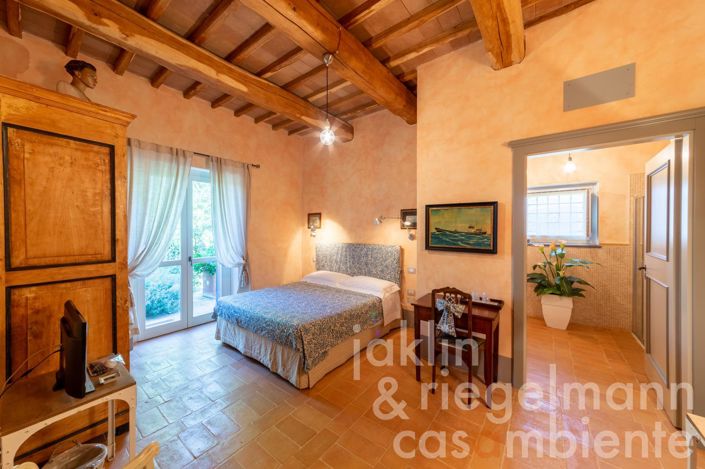 Image No.32-7 Bed Country House for sale