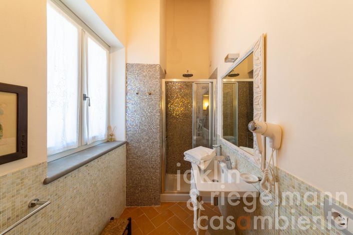 Image No.47-7 Bed Country House for sale