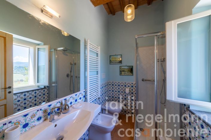 Image No.82-7 Bed Country House for sale