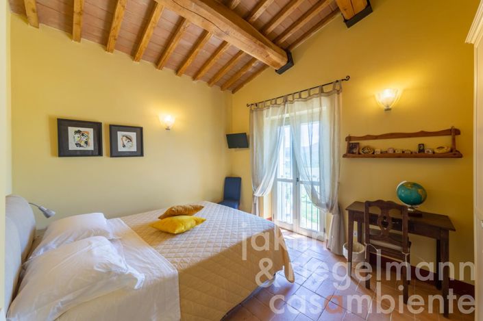 Image No.83-7 Bed Country House for sale