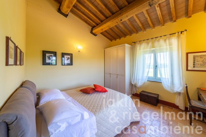 Image No.84-7 Bed Country House for sale