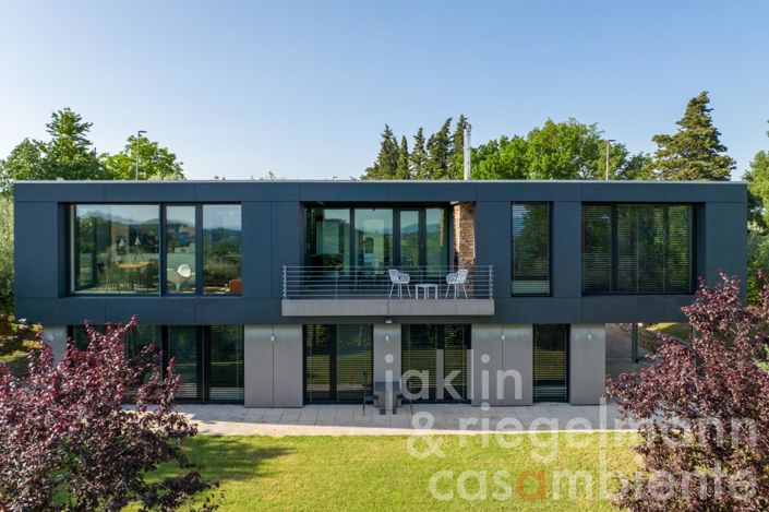 Image No.1-4 Bed Country House for sale