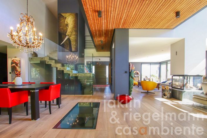 Image No.1-4 Bed Villa for sale