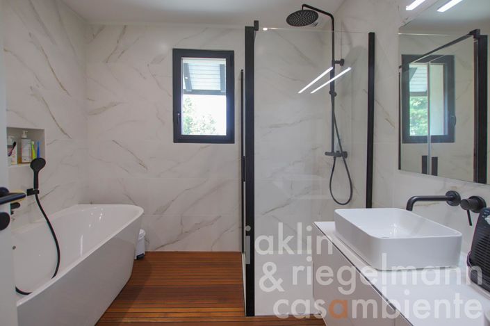 Image No.18-4 Bed Country House for sale