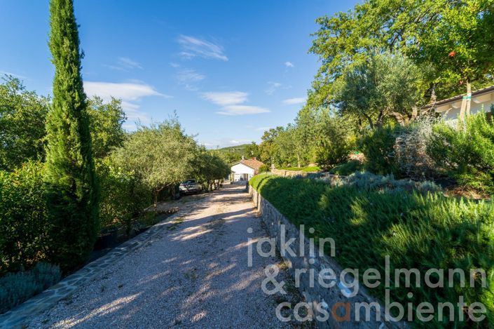 Image No.24-Maison de campagne de 3 chambres à vendre à Magione