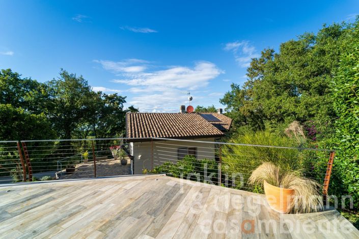 Image No.30-Maison de campagne de 3 chambres à vendre à Magione