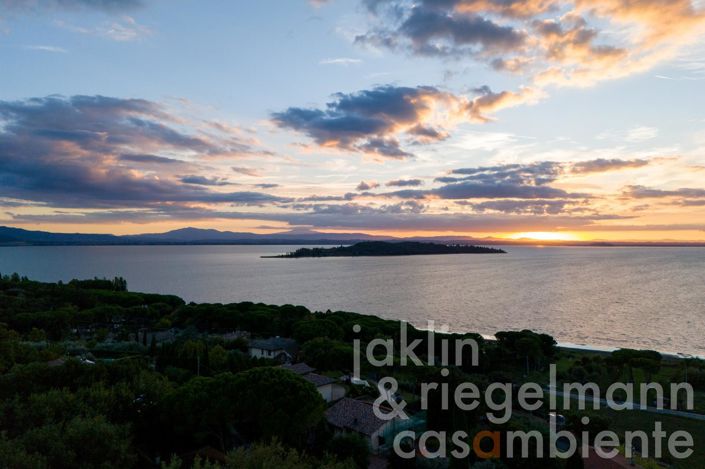 Image No.65-Maison de campagne de 3 chambres à vendre à Magione