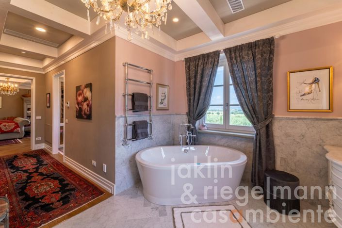 Image No.103-10 Bed Country House for sale