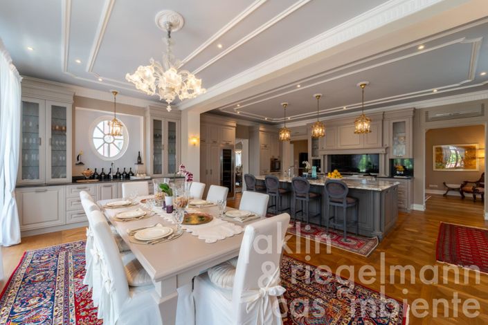 Image No.77-10 Bed Country House for sale