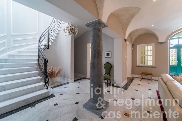 Image No.86-10 Bed Country House for sale