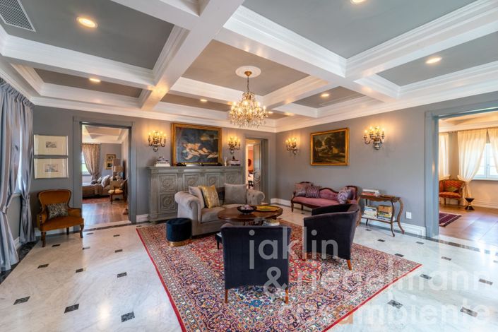 Image No.90-10 Bed Country House for sale