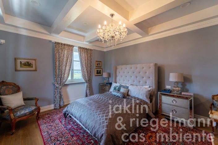 Image No.93-10 Bed Country House for sale