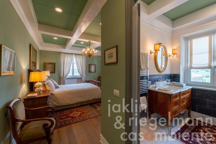 Image No.94-10 Bed Country House for sale