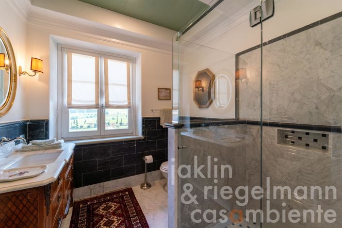 Image No.95-10 Bed Country House for sale