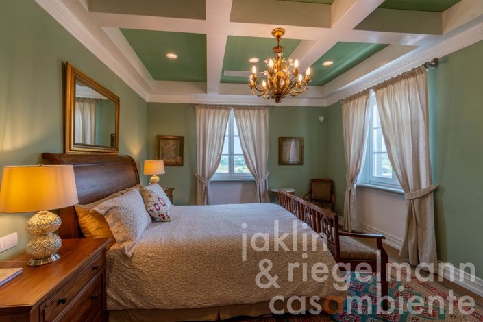 Image No.96-10 Bed Country House for sale