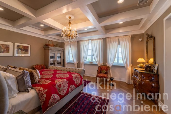 Image No.97-10 Bed Country House for sale