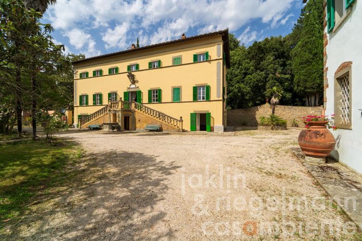 Image No.10-10 Bed Villa for sale