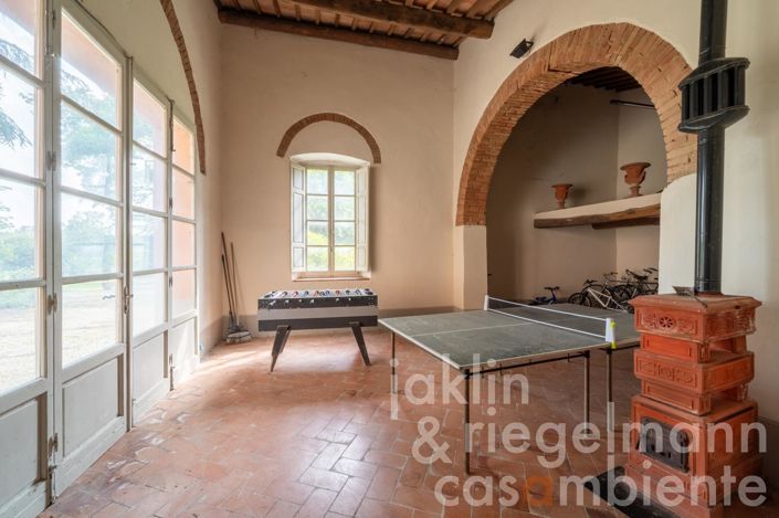 Image No.105-10 Bed Villa for sale