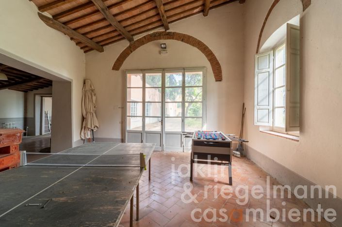 Image No.106-10 Bed Villa for sale