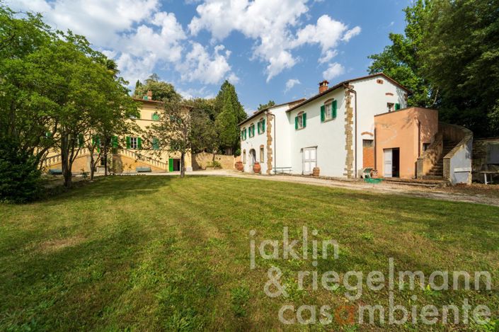 Image No.11-10 Bed Villa for sale