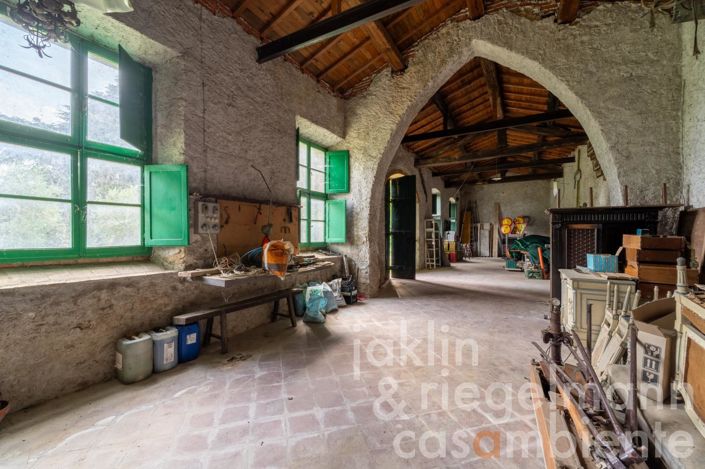 Image No.111-10 Bed Villa for sale