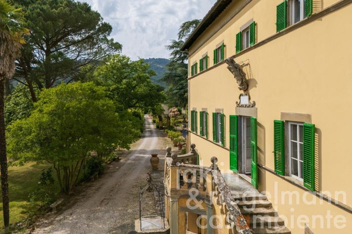 Image No.12-10 Bed Villa for sale