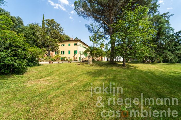 Image No.14-10 Bed Villa for sale