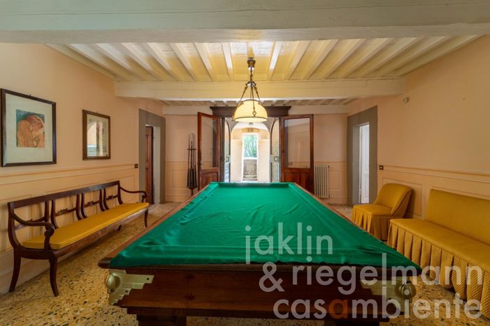 Image No.50-10 Bed Villa for sale