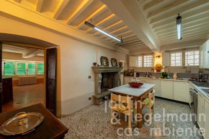 Image No.56-10 Bed Villa for sale