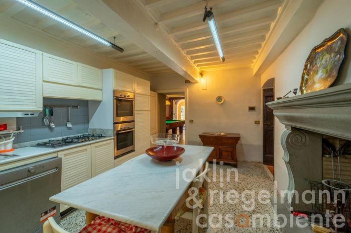 Image No.57-10 Bed Villa for sale