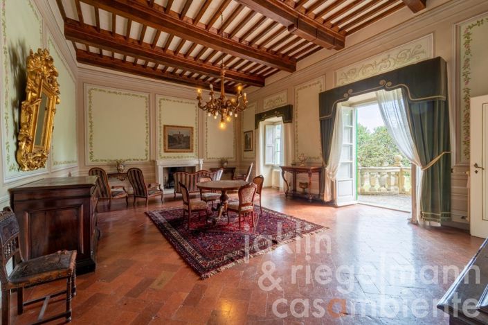 Image No.61-10 Bed Villa for sale