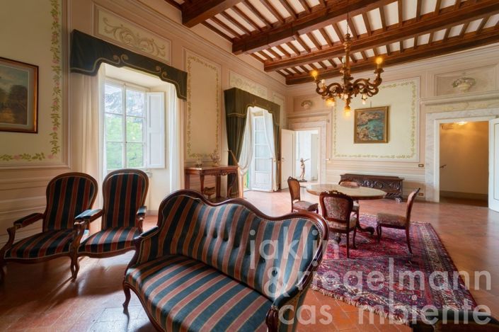 Image No.62-10 Bed Villa for sale