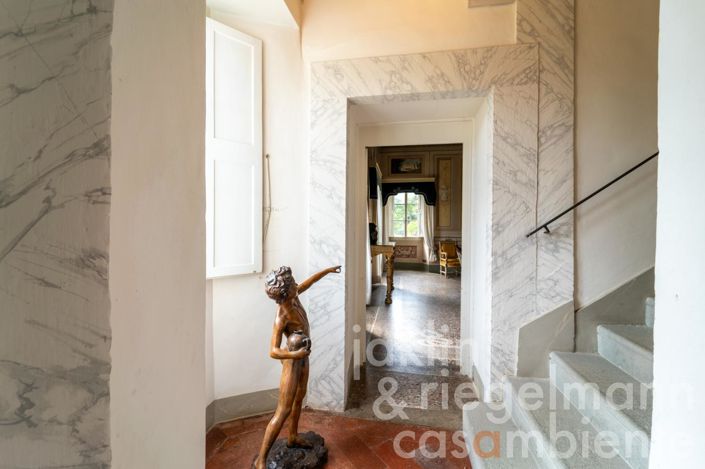 Image No.64-10 Bed Villa for sale