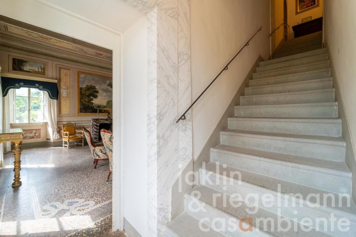 Image No.67-10 Bed Villa for sale