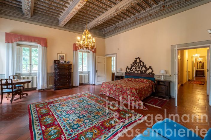 Image No.69-10 Bed Villa for sale